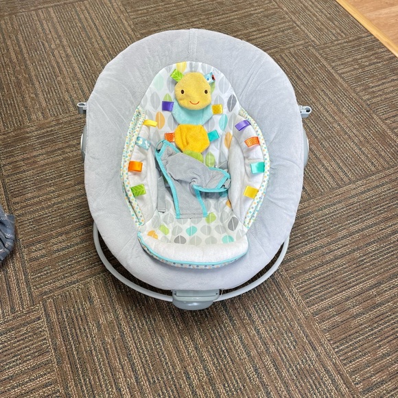 Baby seat - Picture 1 of 2